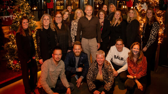 Marjon Zijlstra Fotografie-0001-groepsfoto met mendy.jpg